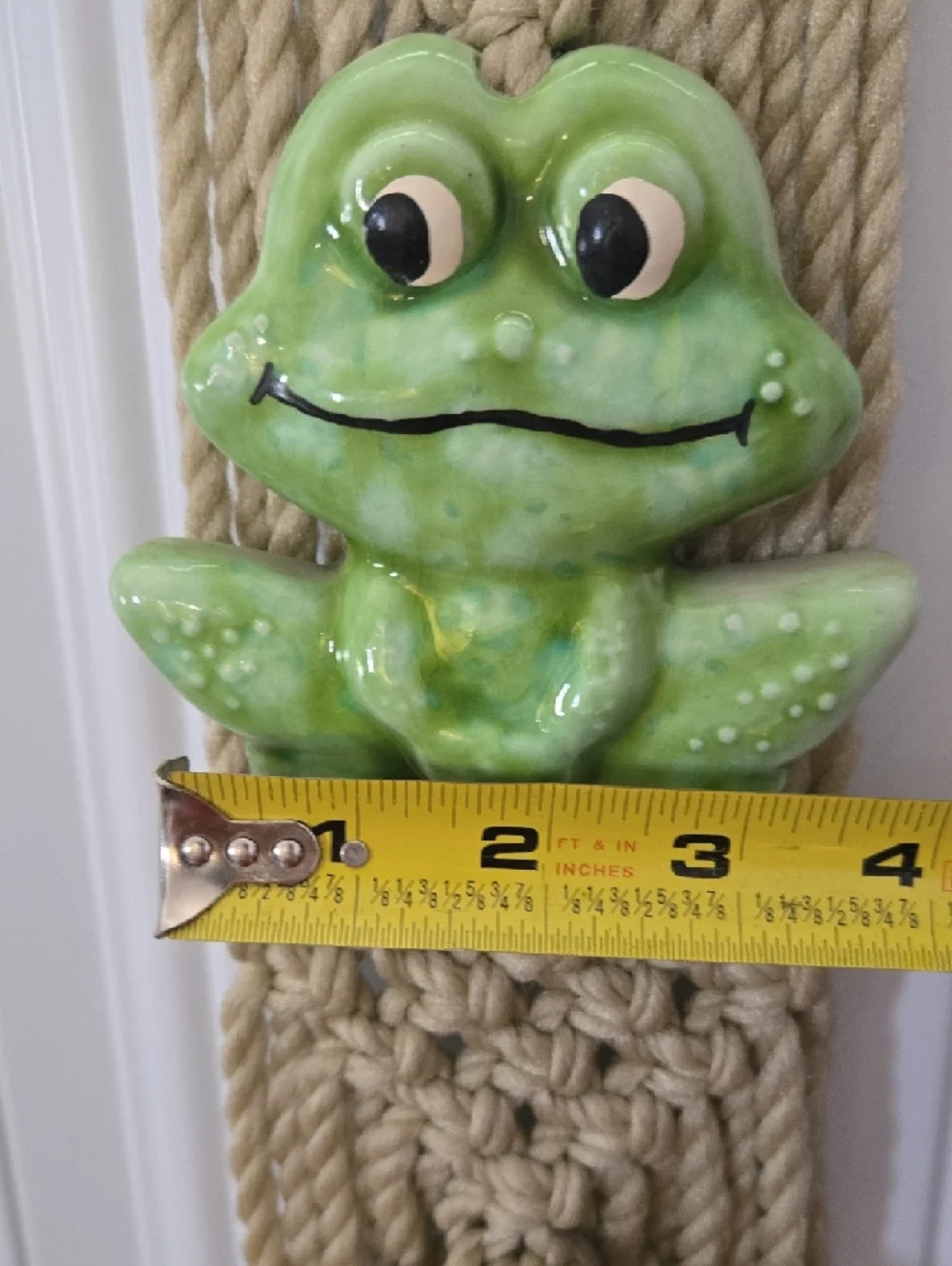 Hand Crafted Beige Macramé Hand Towel Holder with Green Frog & Yellow Rings